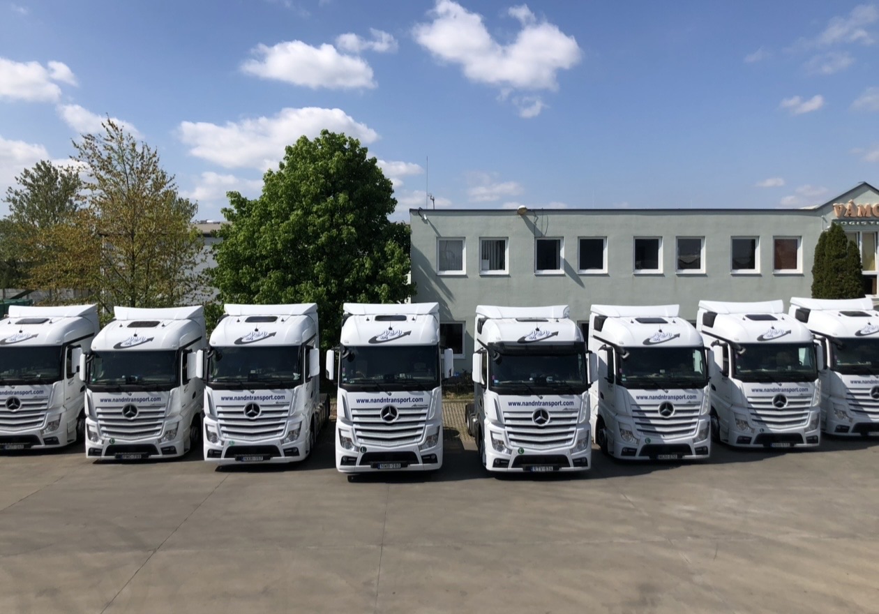 Az N&N Kft. Mercedes-Benz Actros nyerges vontatói sorban a szombathelyi telephelyen