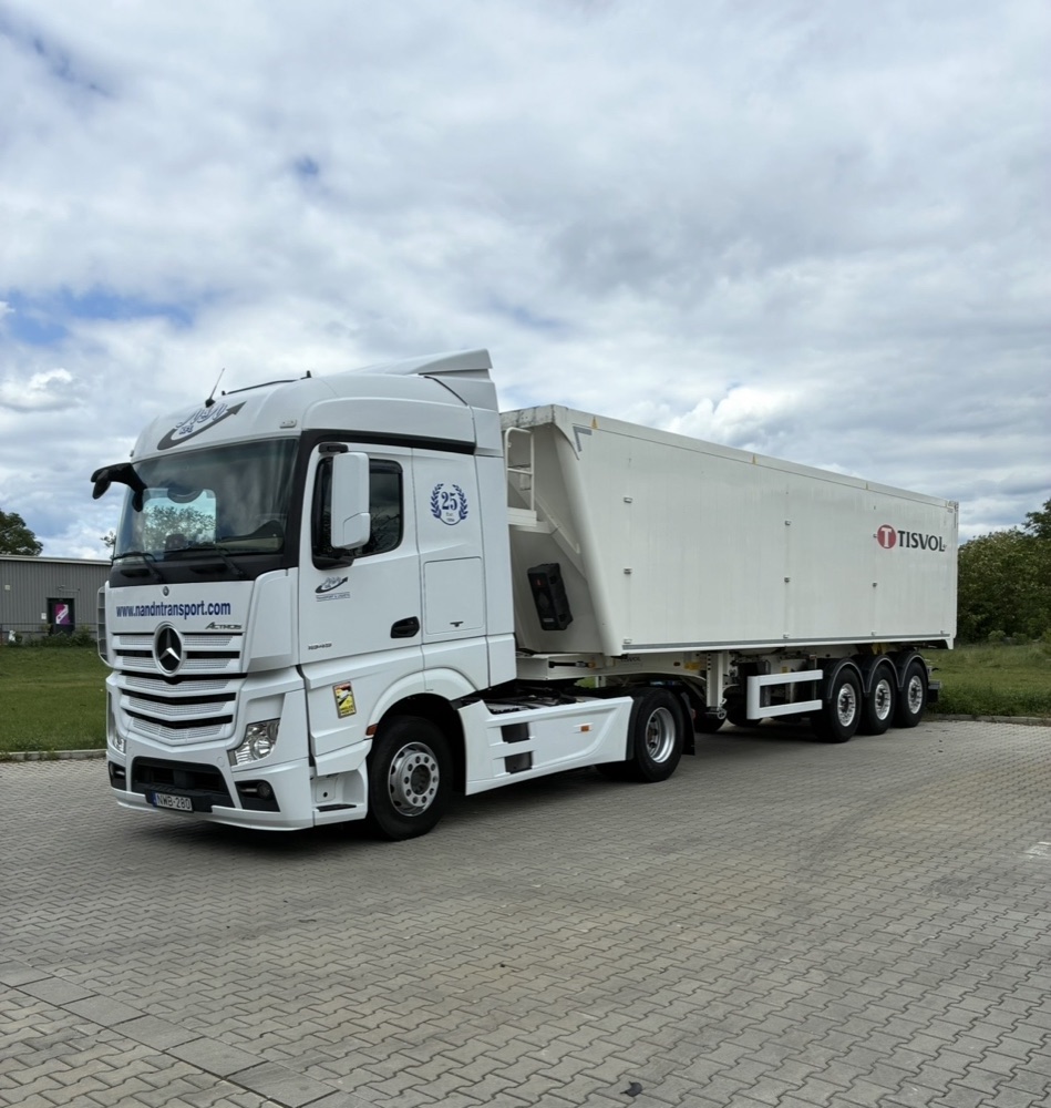 Mercedes-Benz Actros alumínium billencs félpótkocsis szerelvénnyel